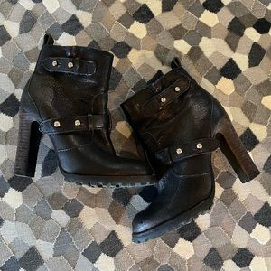 Tory Burch Black Ankle bootie!! Gently worn. Women’s size 6